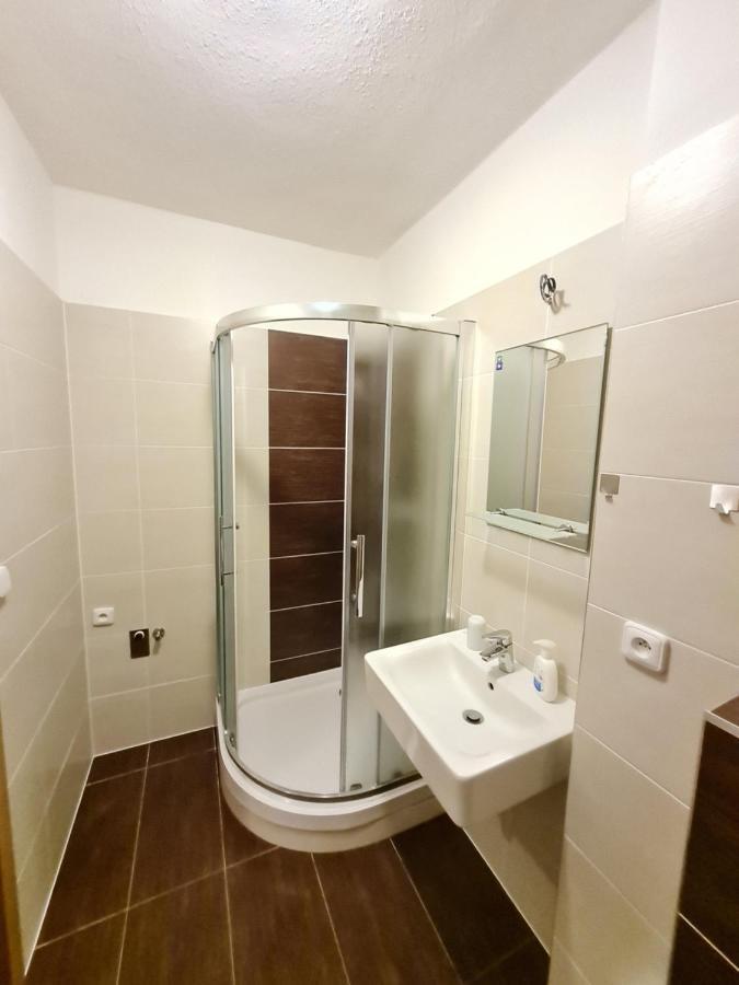 Apartman Na Kraji Lesa Vsemina Exterior photo